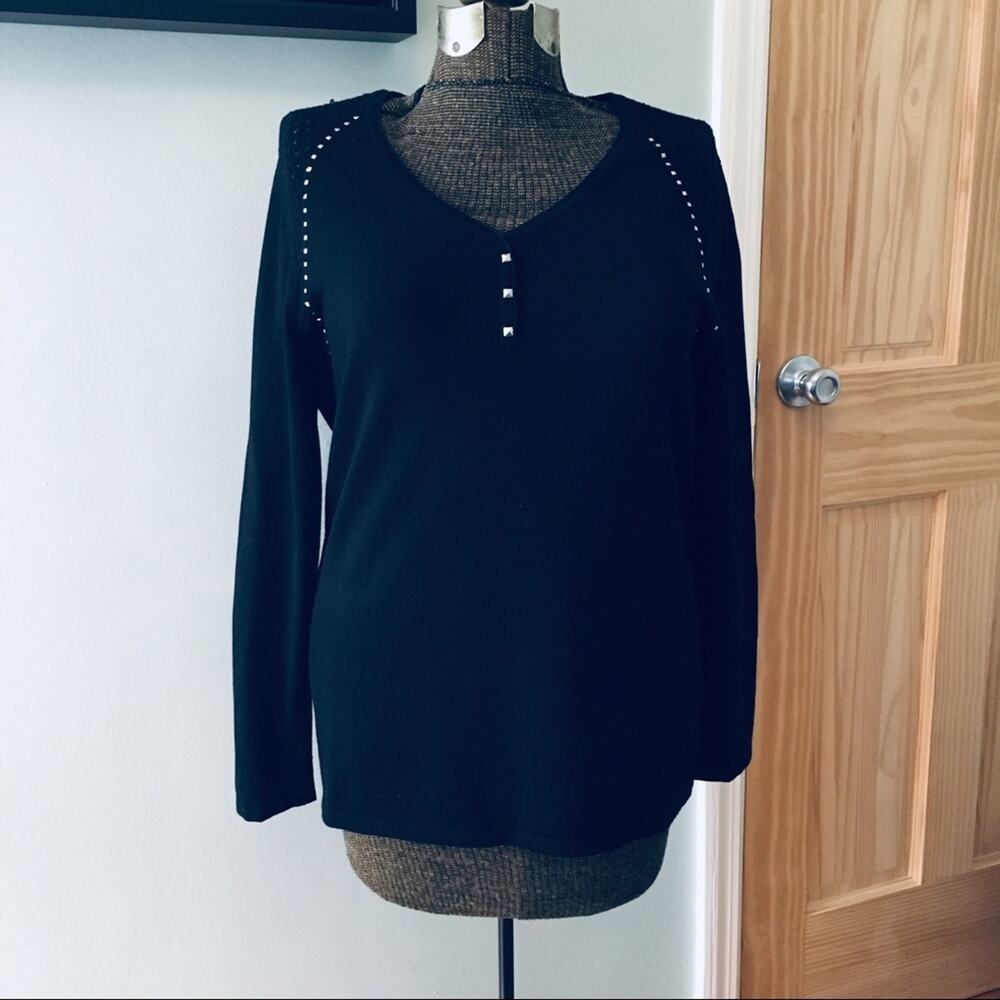 Laura black v neck light sweater